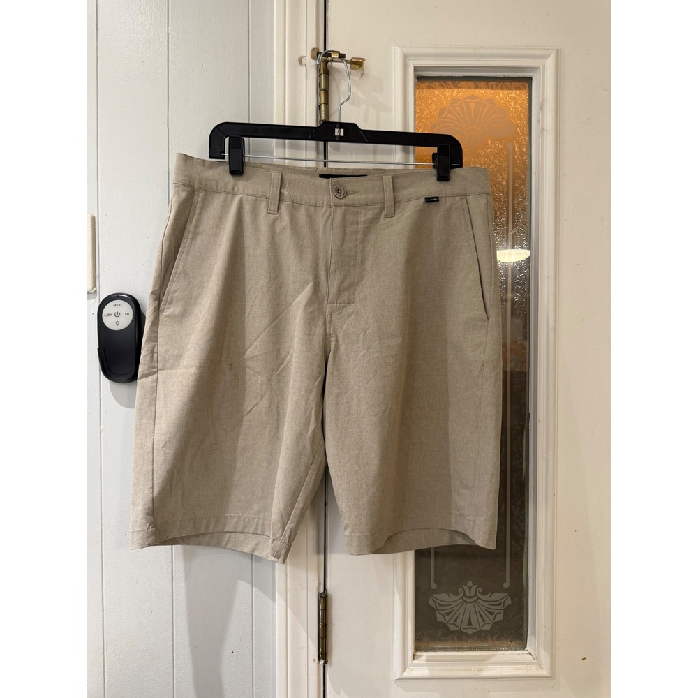 TravisMathew Beck Golf Shorts Mens 34 Khaki Tan Heather Performance Stretch